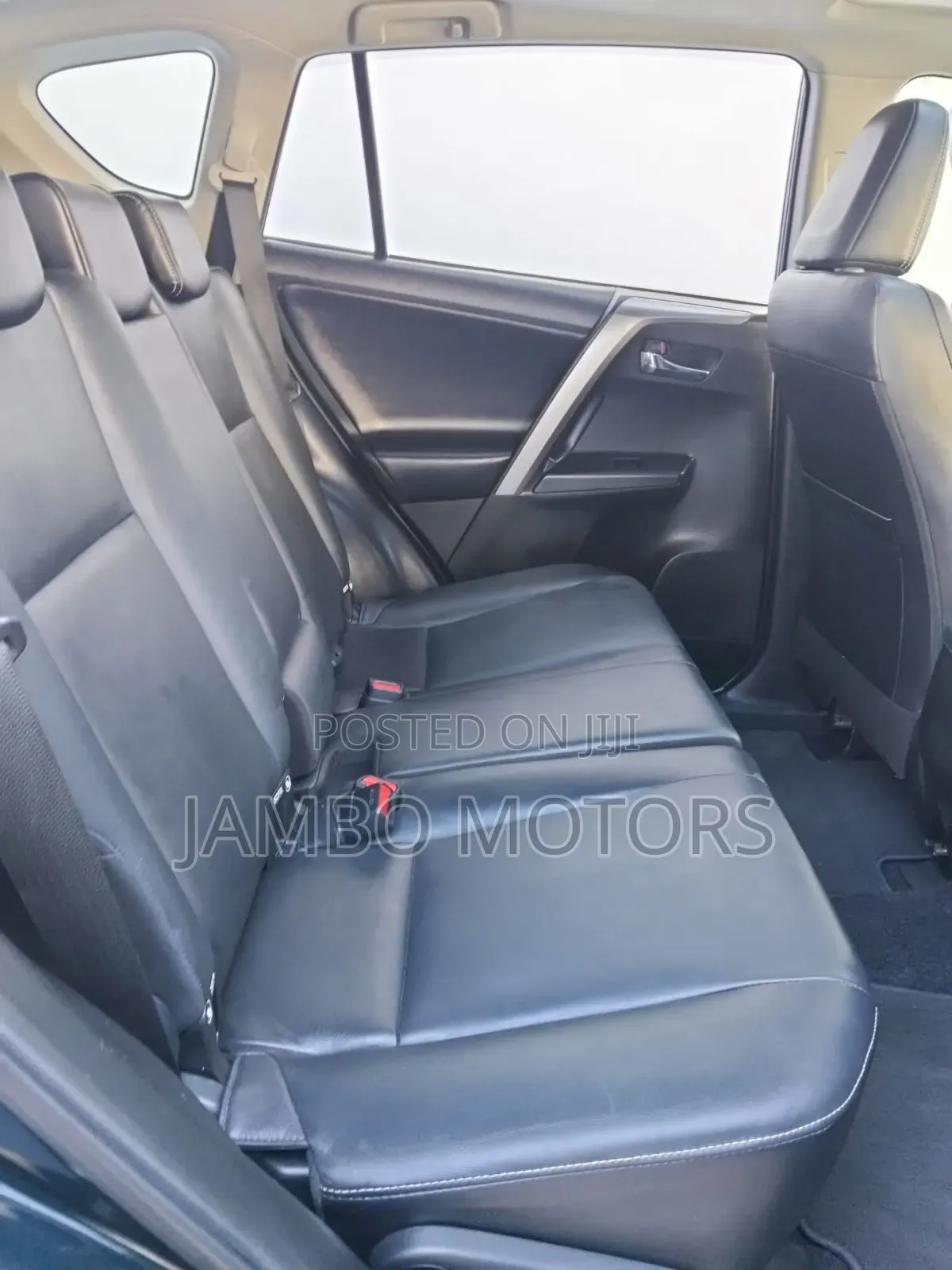 Toyota RAV4 LE 4dr SUV (2.5L 4cyl 6A) 2018 Gray