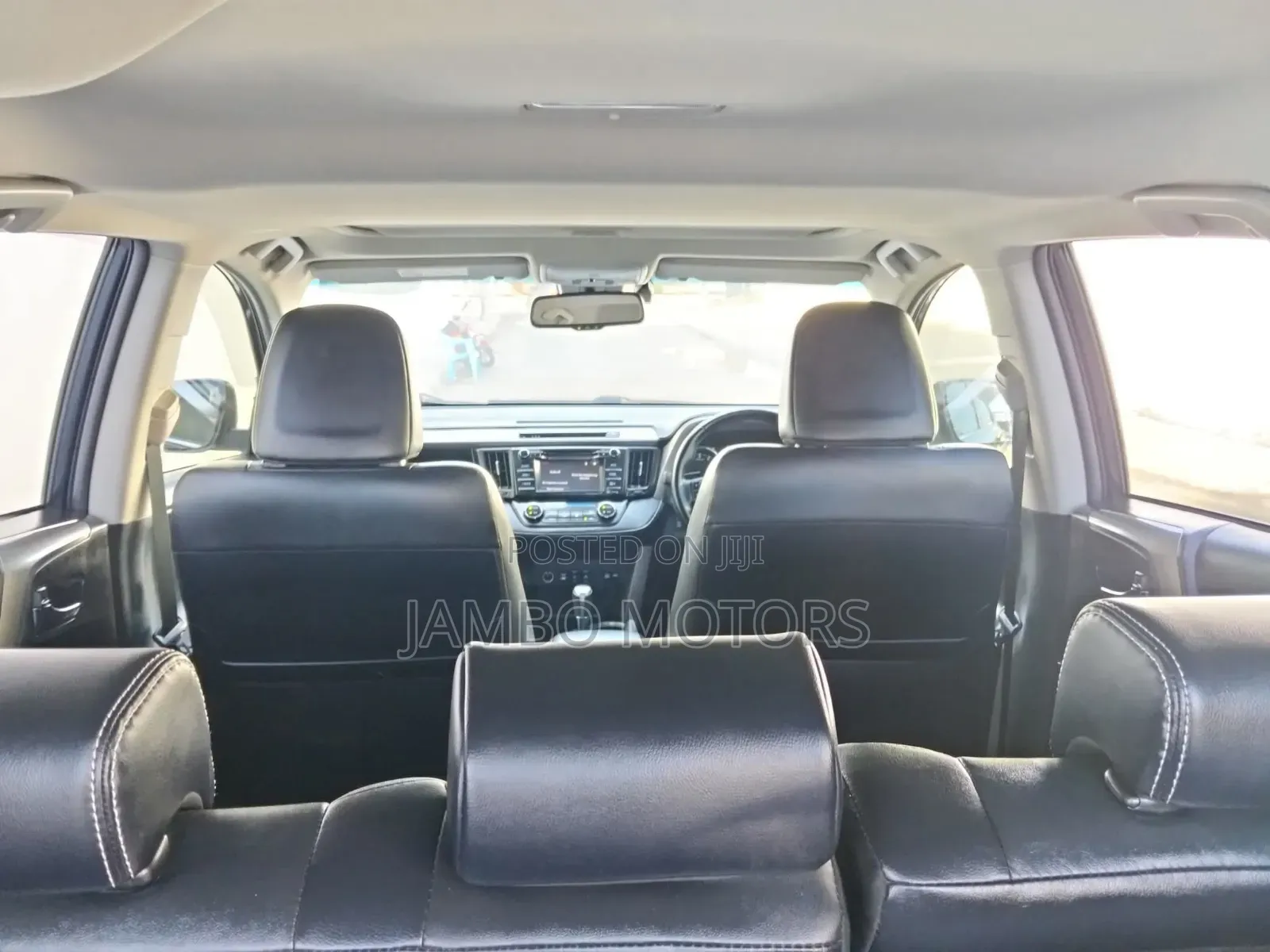 Toyota RAV4 LE 4dr SUV (2.5L 4cyl 6A) 2018 Gray