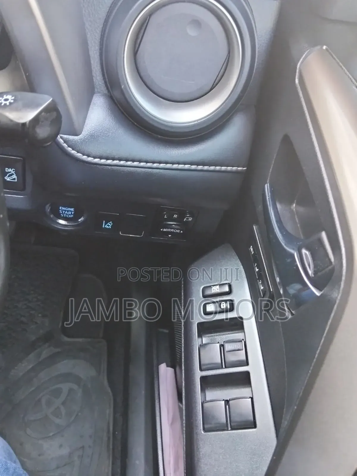 Toyota RAV4 LE 4dr SUV (2.5L 4cyl 6A) 2018 Gray