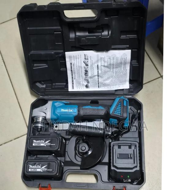 Makita Cordless Grinder
88v
2 Batteries