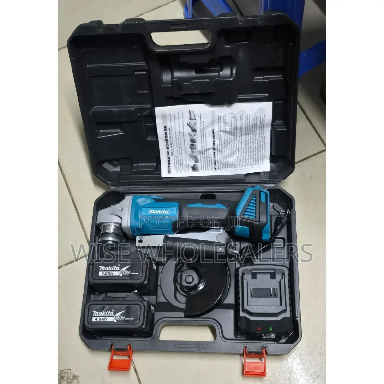 Makita Cordless Grinder
88v
2 Batteries