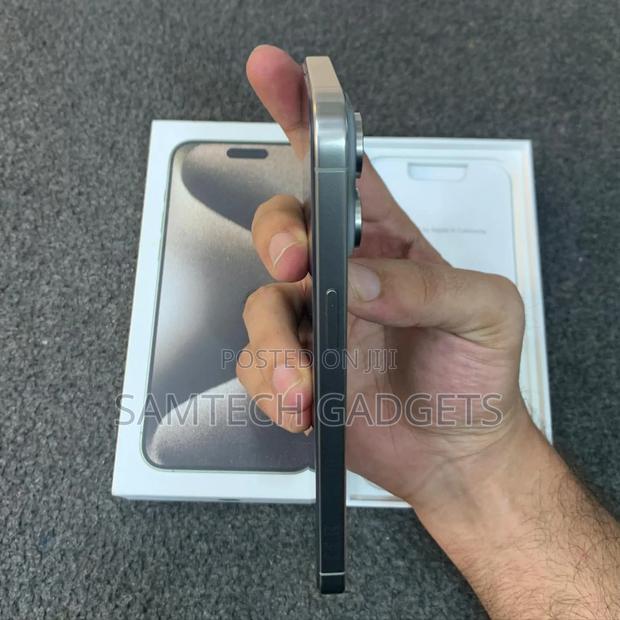 Apple iPhone 15 Pro Max 256 GB Silver - thumbnail 2