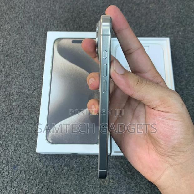 Apple iPhone 15 Pro Max 256 GB Silver - thumbnail 3