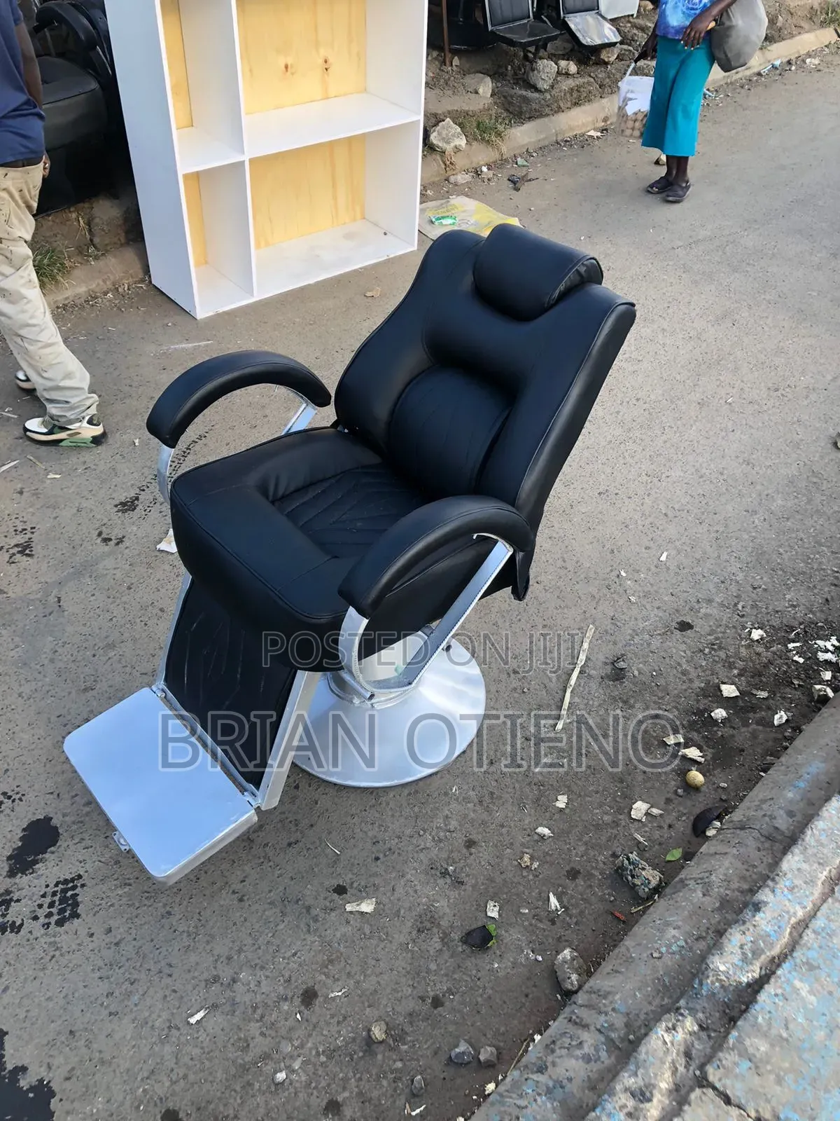Adjusted Black Silver Kinyozi Chairs