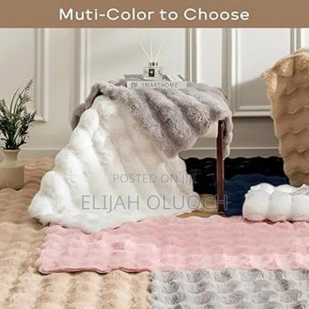 Cute Artificial Rabbit Fur Carpet Plush Rug - thumbnail 2