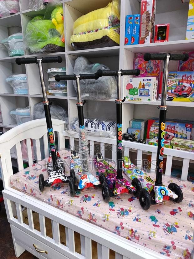 Durable Kids Scooter With 3 Wheels for Stability - thumbnail 3