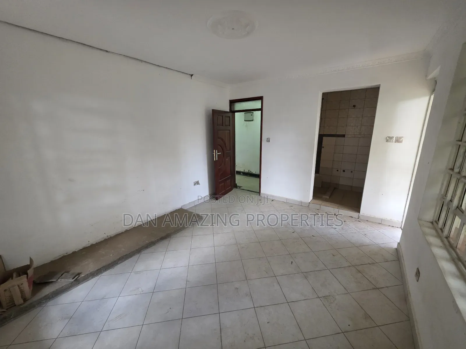 5bdrm Maisonette in Thome On 1/2 Acre for sale