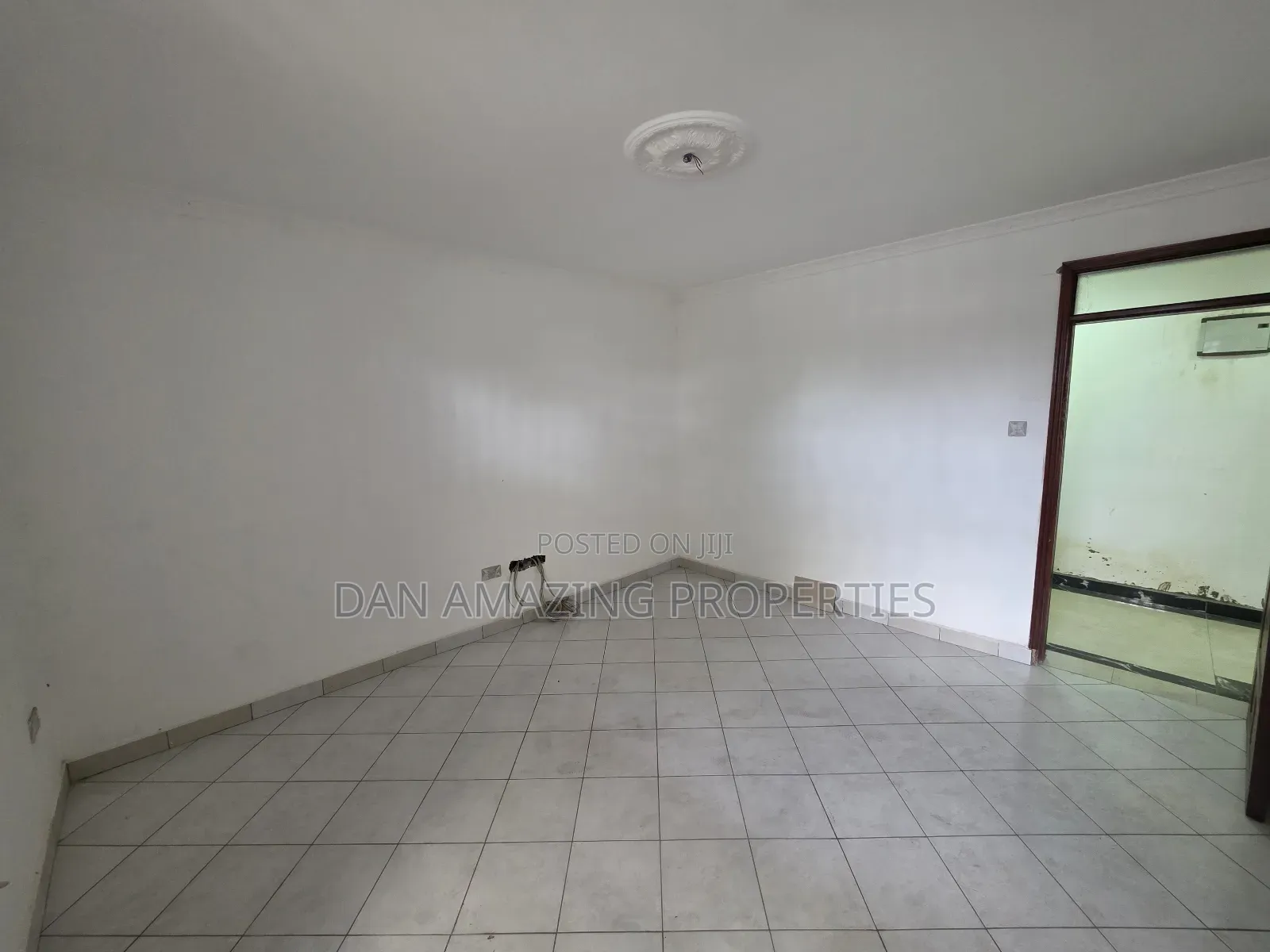 5bdrm Maisonette in Thome On 1/2 Acre for sale