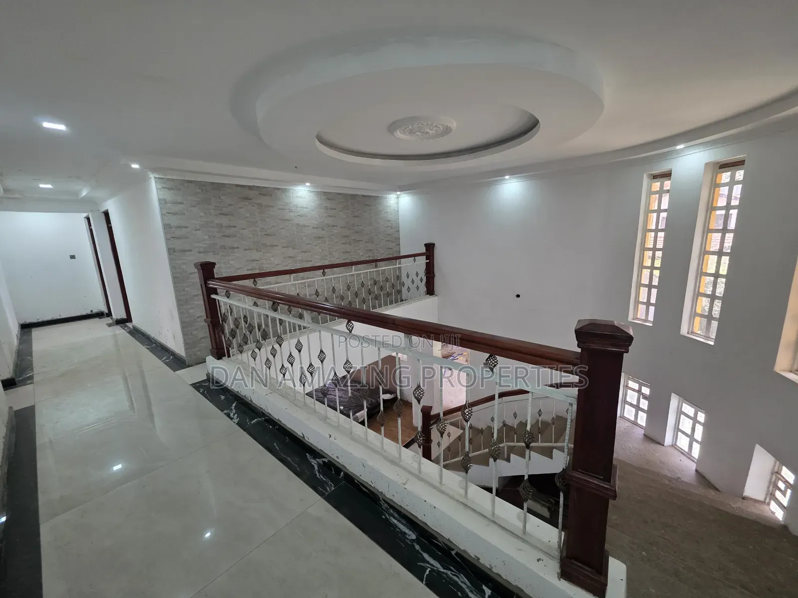 5bdrm Maisonette in Thome On 1/2 Acre for sale