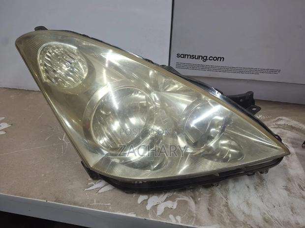 Toyota Wish Old Model Headlight - main view
