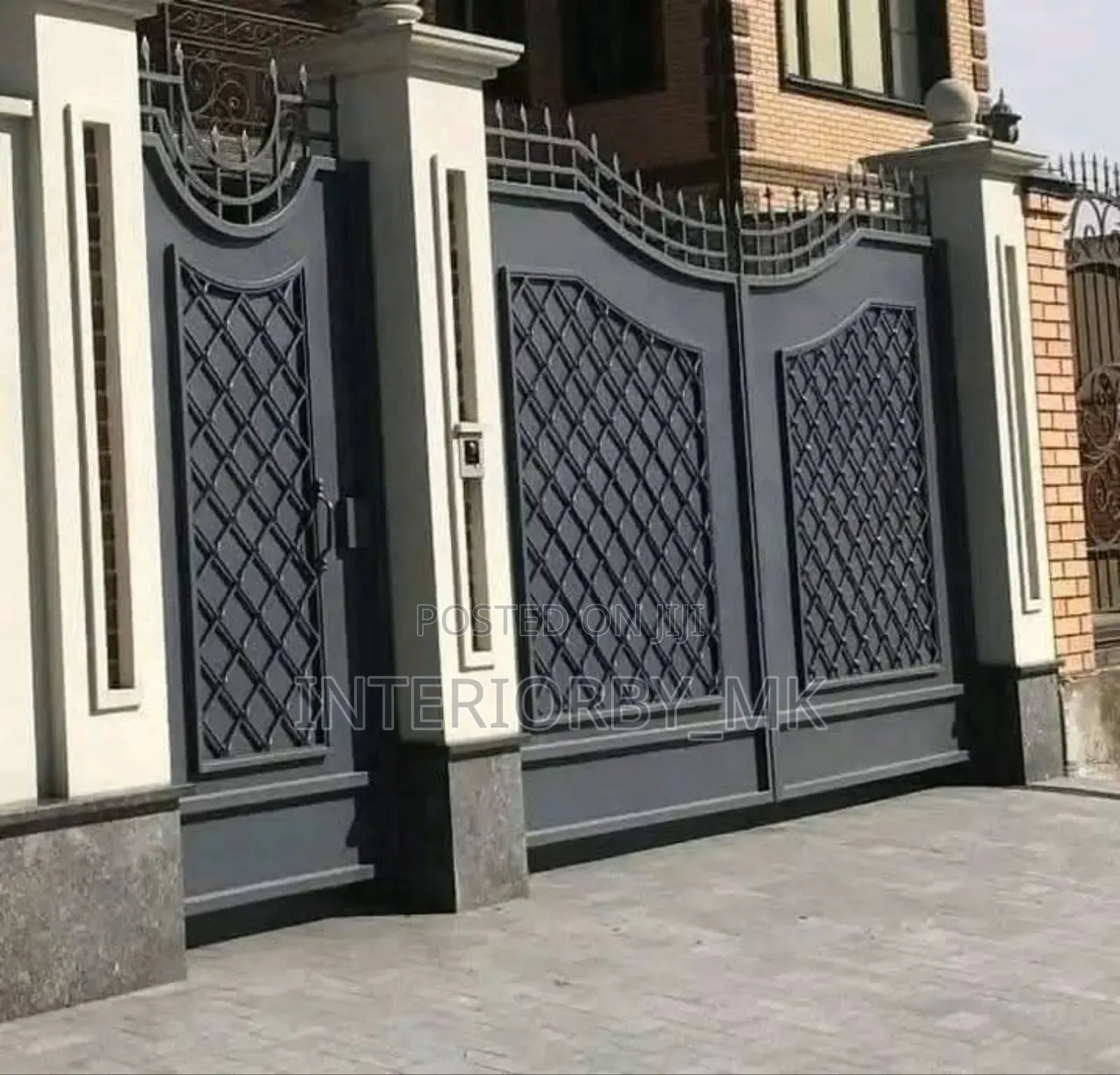 Classic Double Swing Gate With Steel Frame