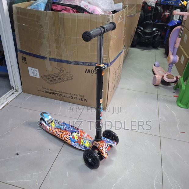 Graffiti Kick Scooter for Kids - main view