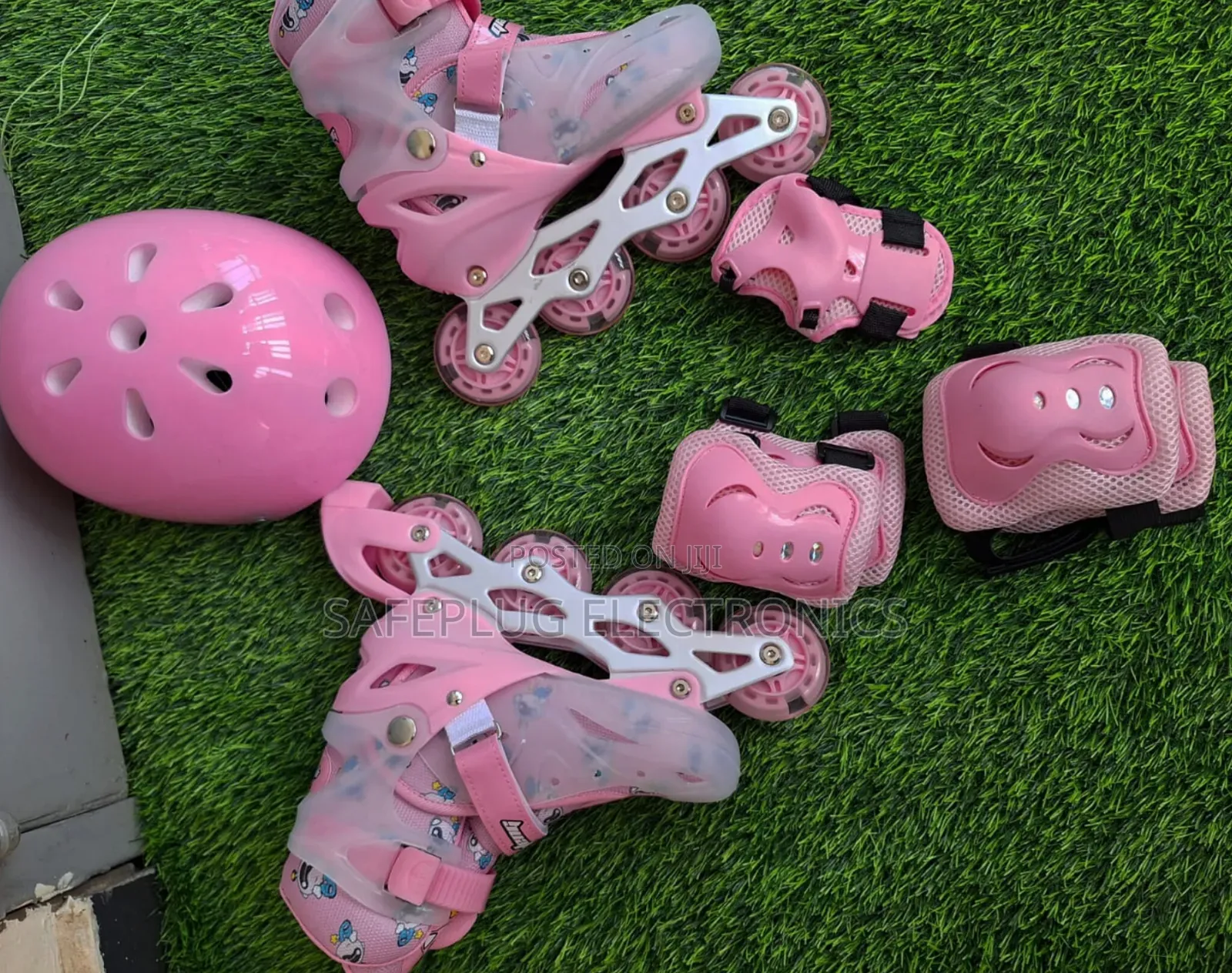 Adjustable Kids Roller Skate Kit - Protective Gears (Unisex Kids)