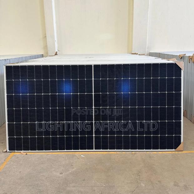 580 Watts - 49v Halfcell High Efficiency Monocrystalline Solar Panel - main view