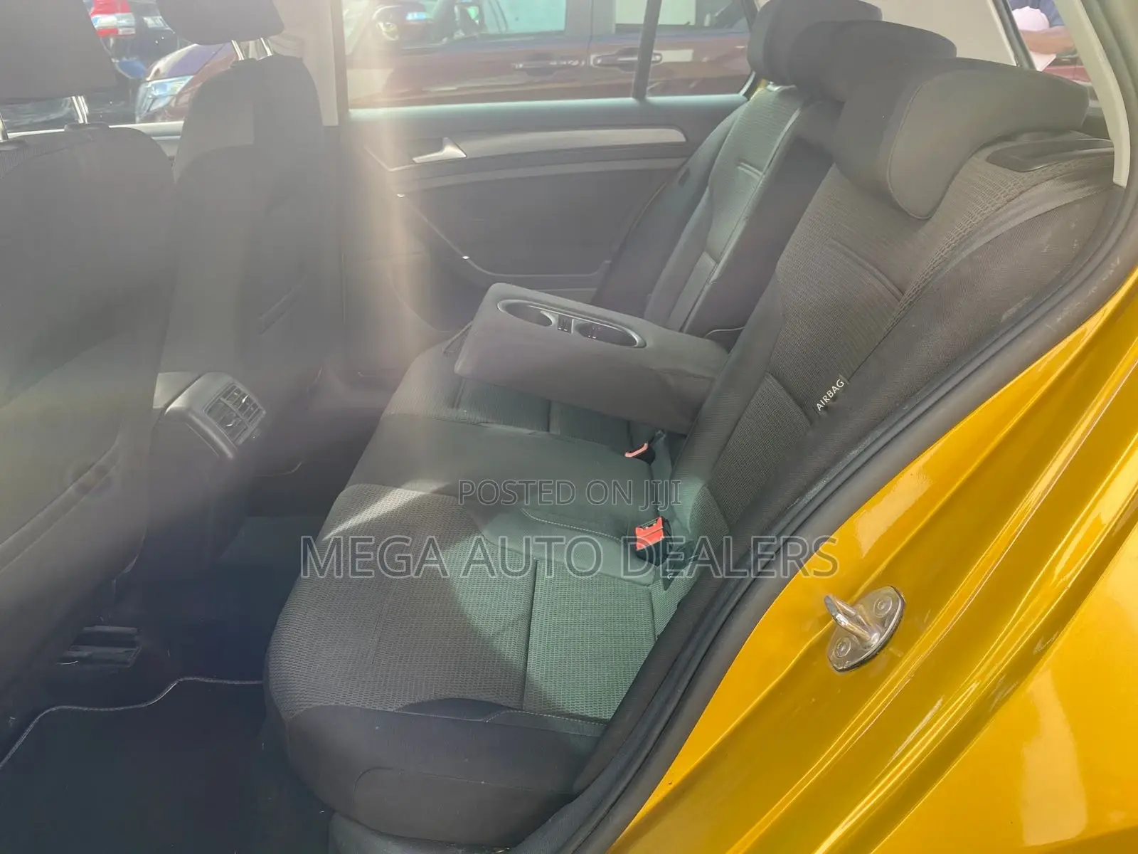 Volkswagen Golf 2018 Yellow