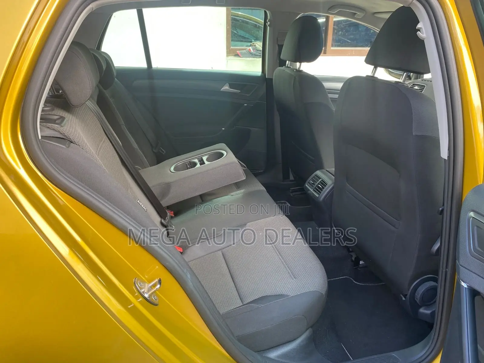 Volkswagen Golf 2018 Yellow