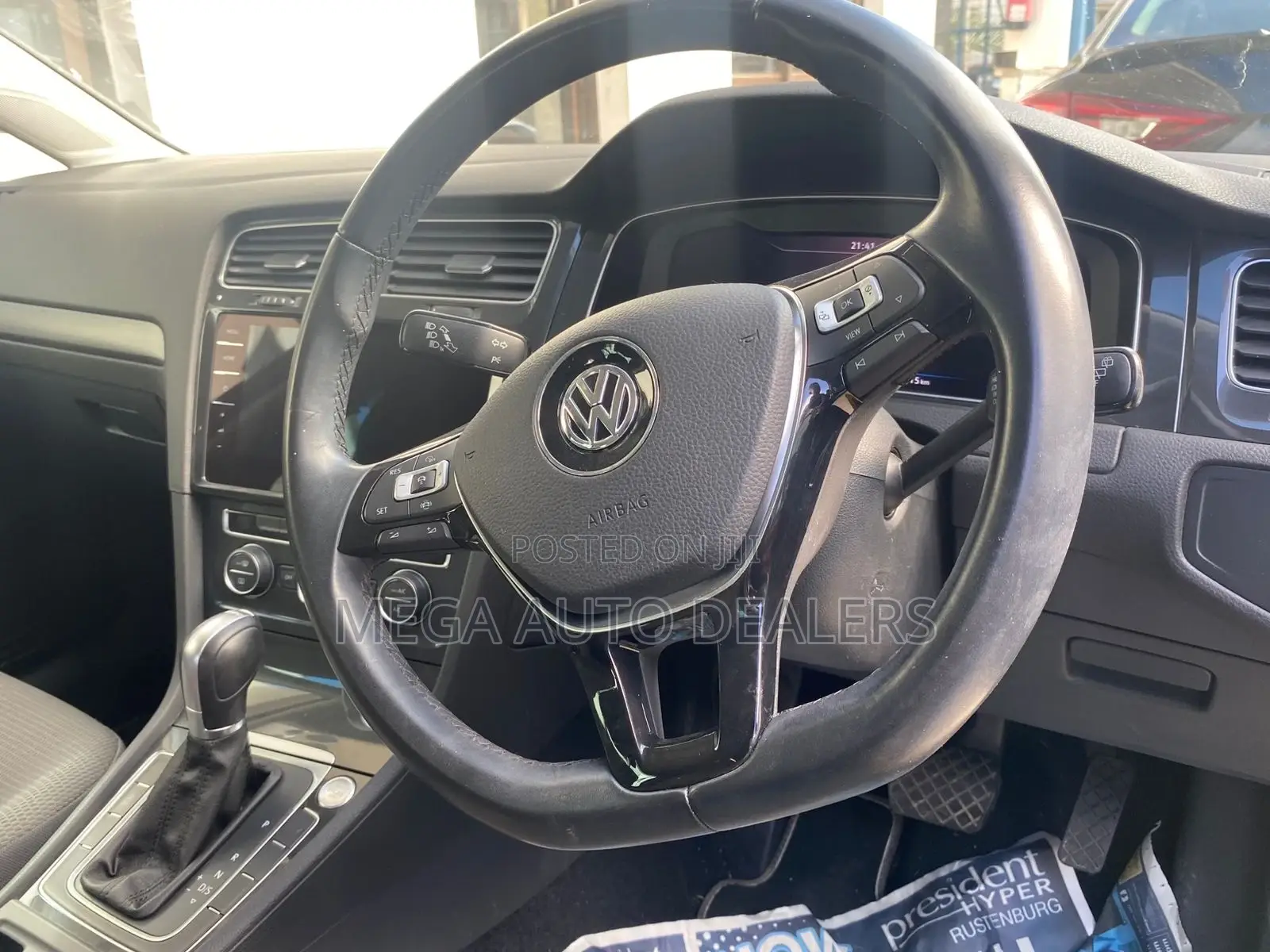 Volkswagen Golf 2018 Yellow