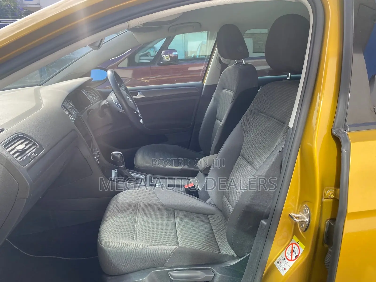 Volkswagen Golf 2018 Yellow