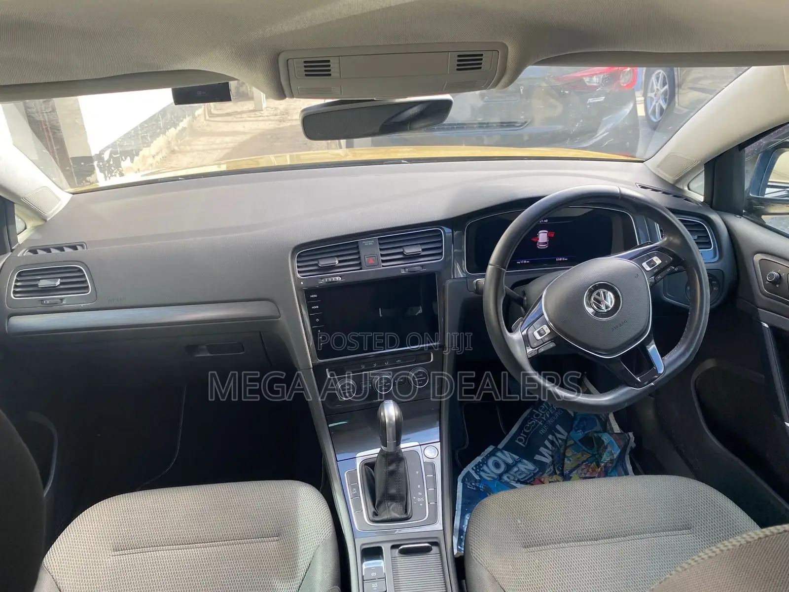 Volkswagen Golf 2018 Yellow