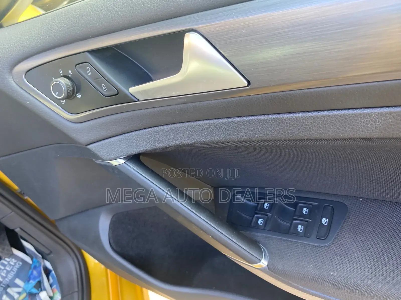 Volkswagen Golf 2018 Yellow