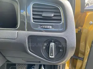 Volkswagen Golf 2018 Yellow