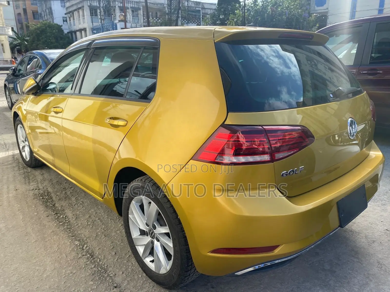 Volkswagen Golf 2018 Yellow