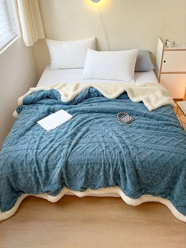 Lightweight Flannel Throwblankets - thumbnail 2