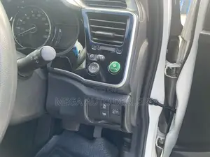 Honda Grace 2018 White