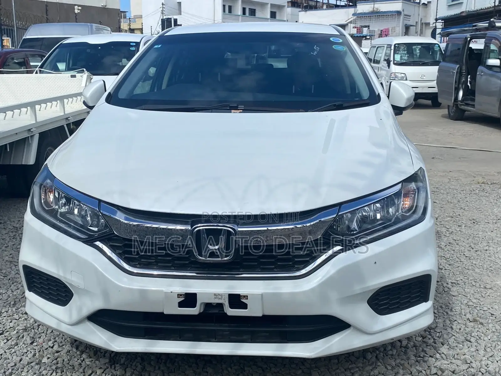 Honda Grace 2018 White