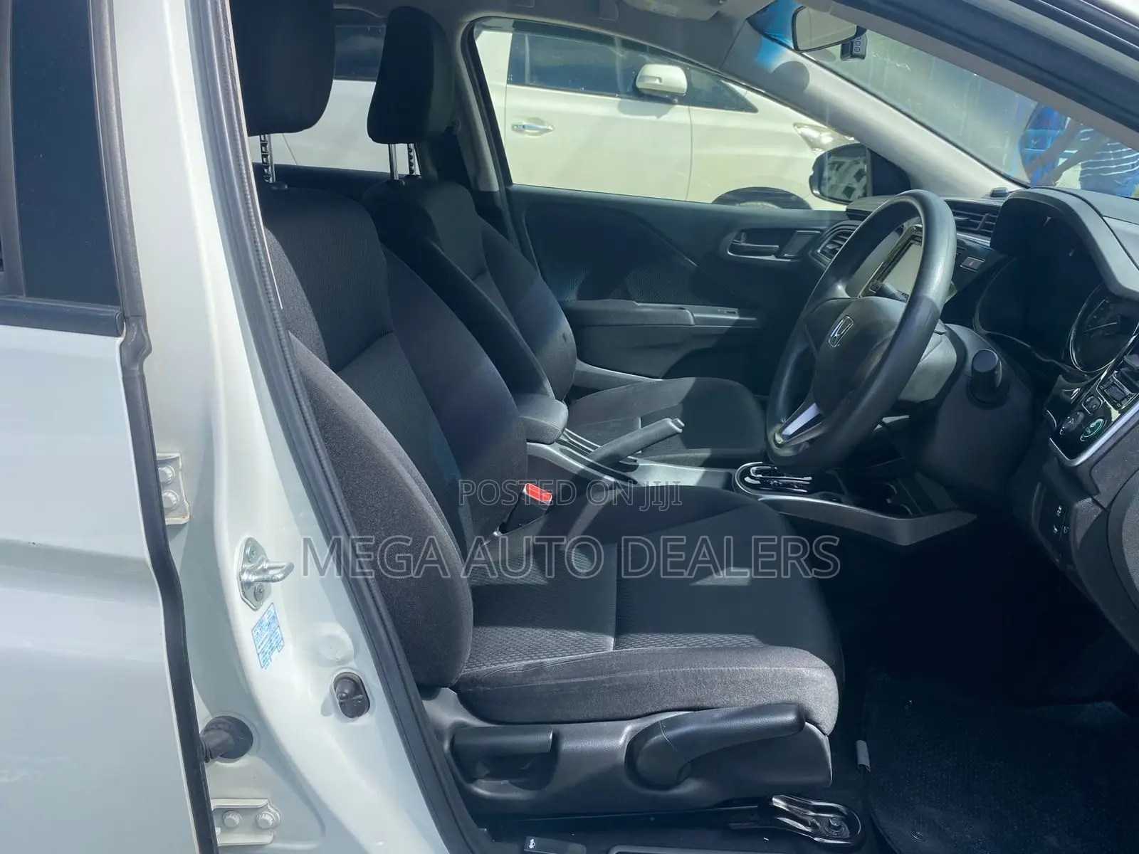 Honda Grace 2018 White