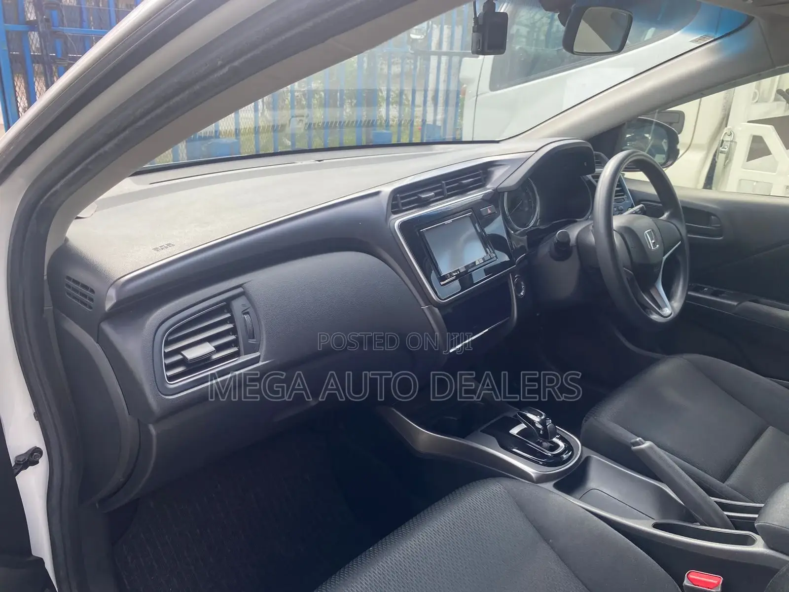 Honda Grace 2018 White