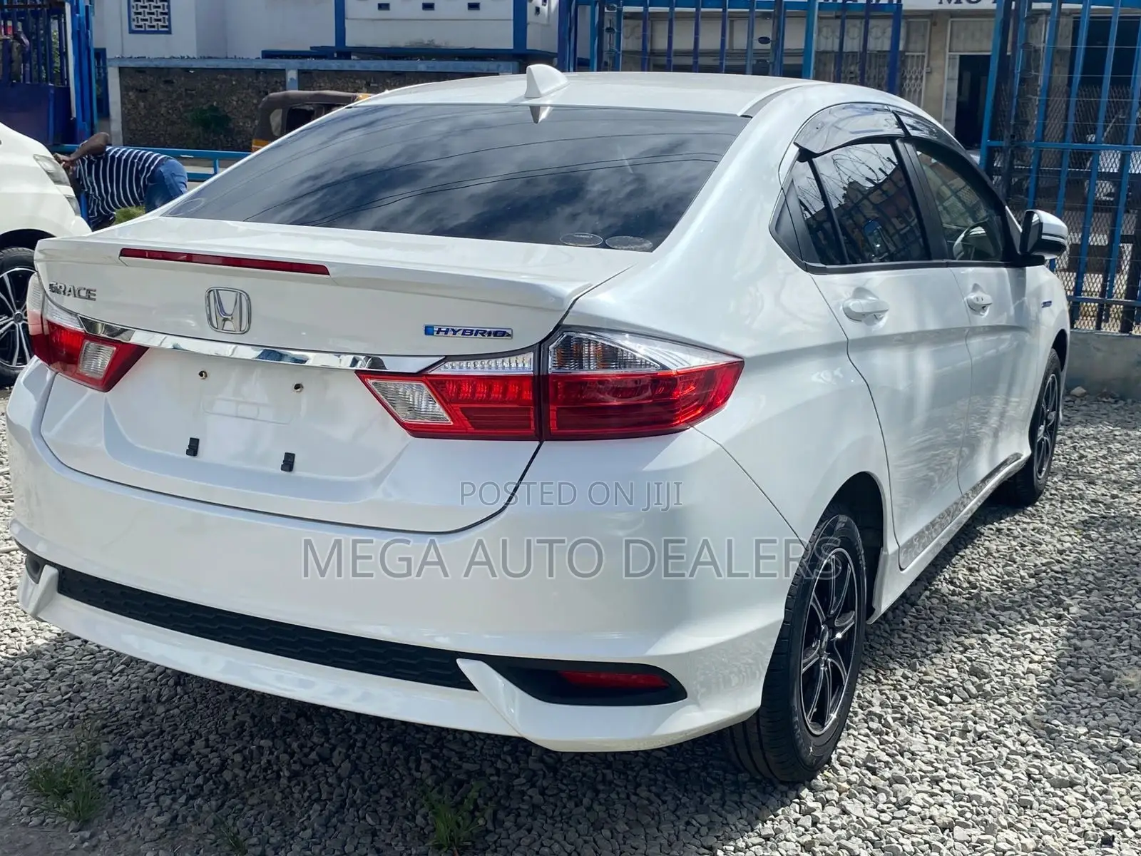 Honda Grace 2018 White