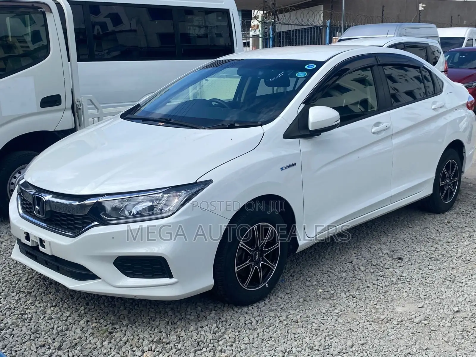 Honda Grace 2018 White