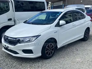 Honda Grace 2018 White