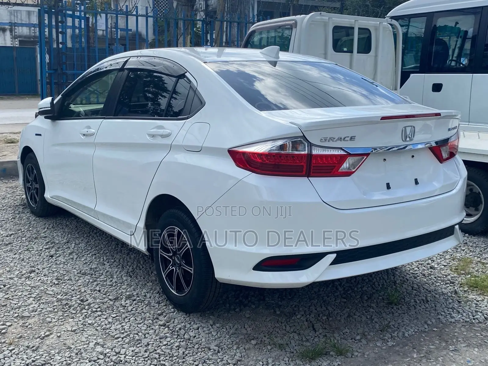 Honda Grace 2018 White