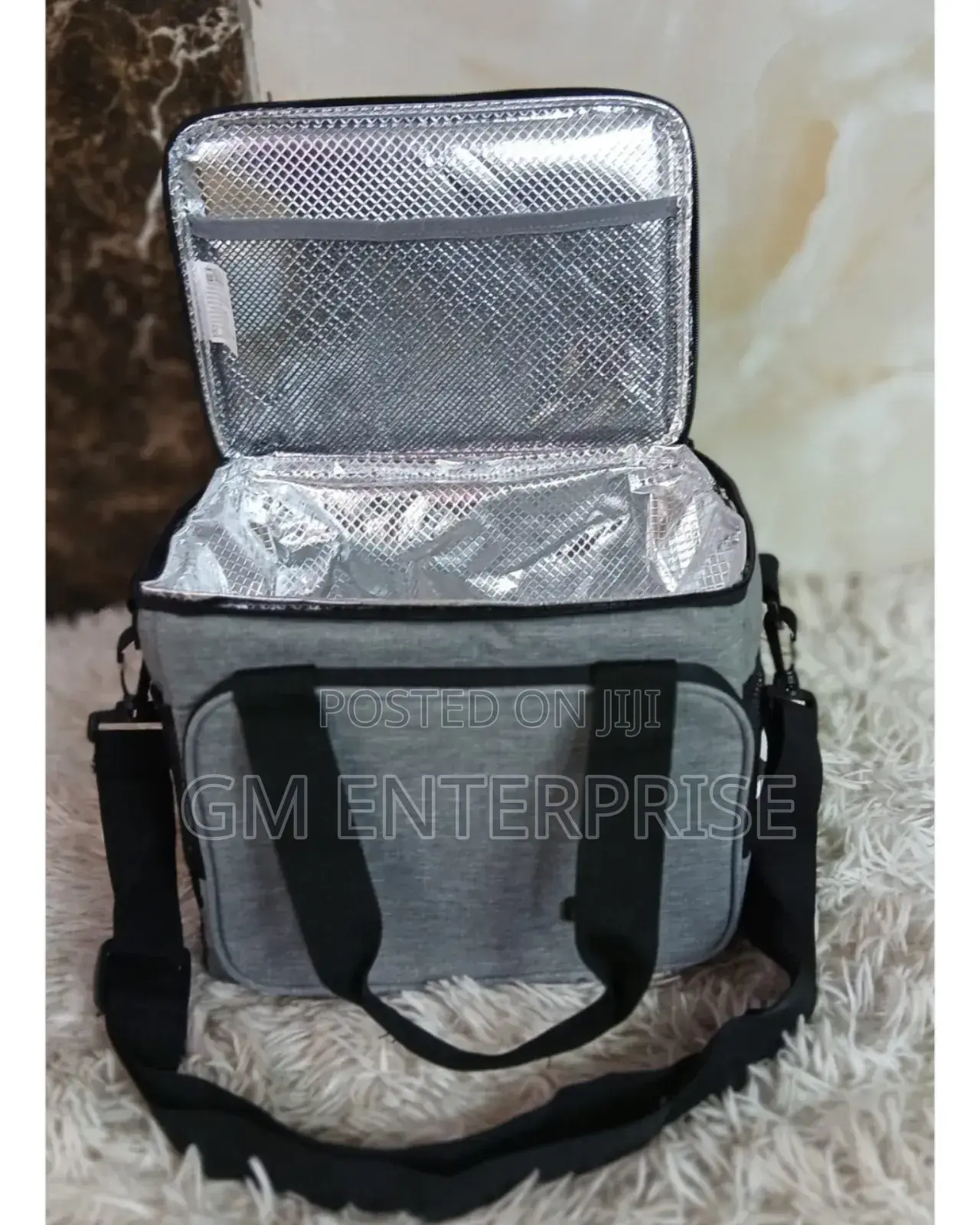 Lunch Bag/ Cooler Bag
Quality