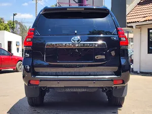 Toyota Land Cruiser Prado 2.8 2022 Black