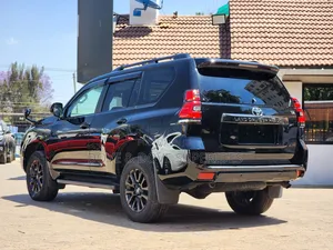 Toyota Land Cruiser Prado 2.8 2022 Black