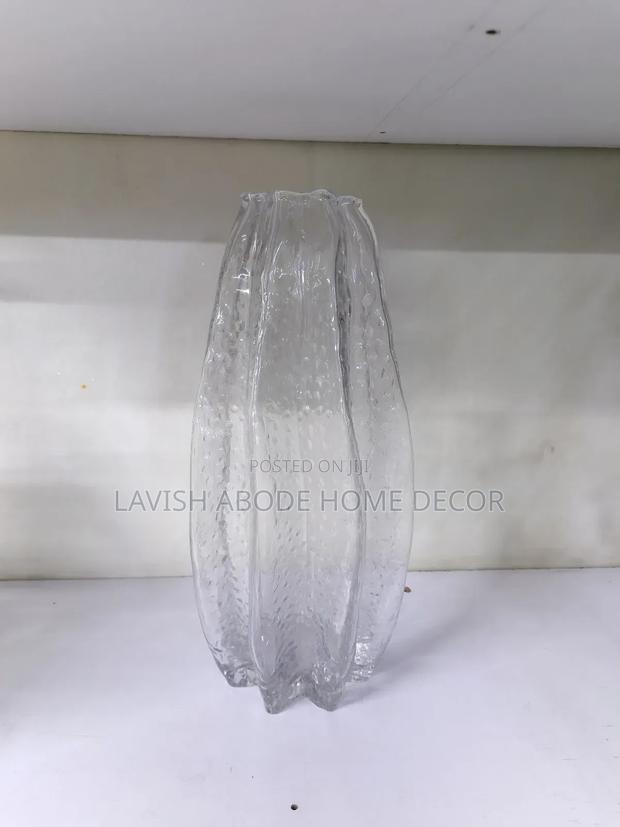Clear Glass Flower Vase - thumbnail 2