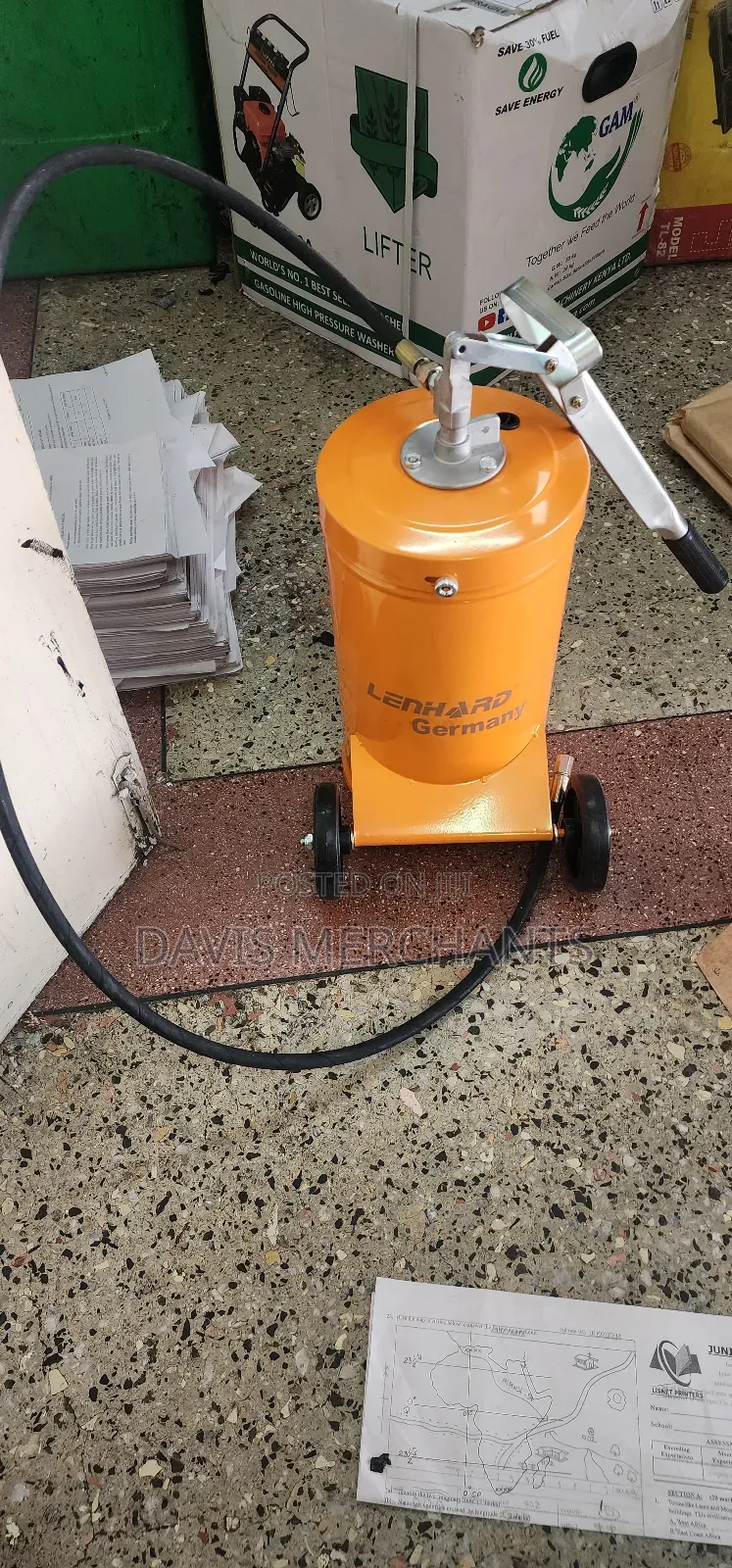 Greasing Machine With Wheels and 16l Capacity