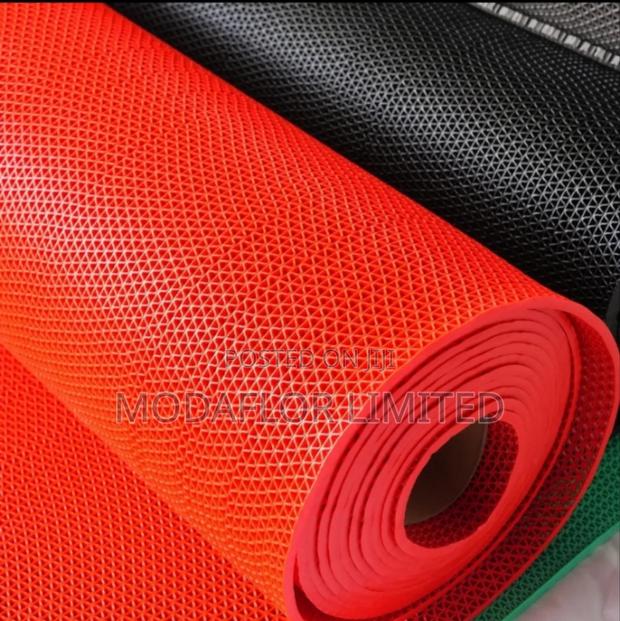 Anti-Slip Rubber Floor Mat – Ideal for Home, Gym Office