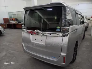 Toyota Voxy 2019 Silver