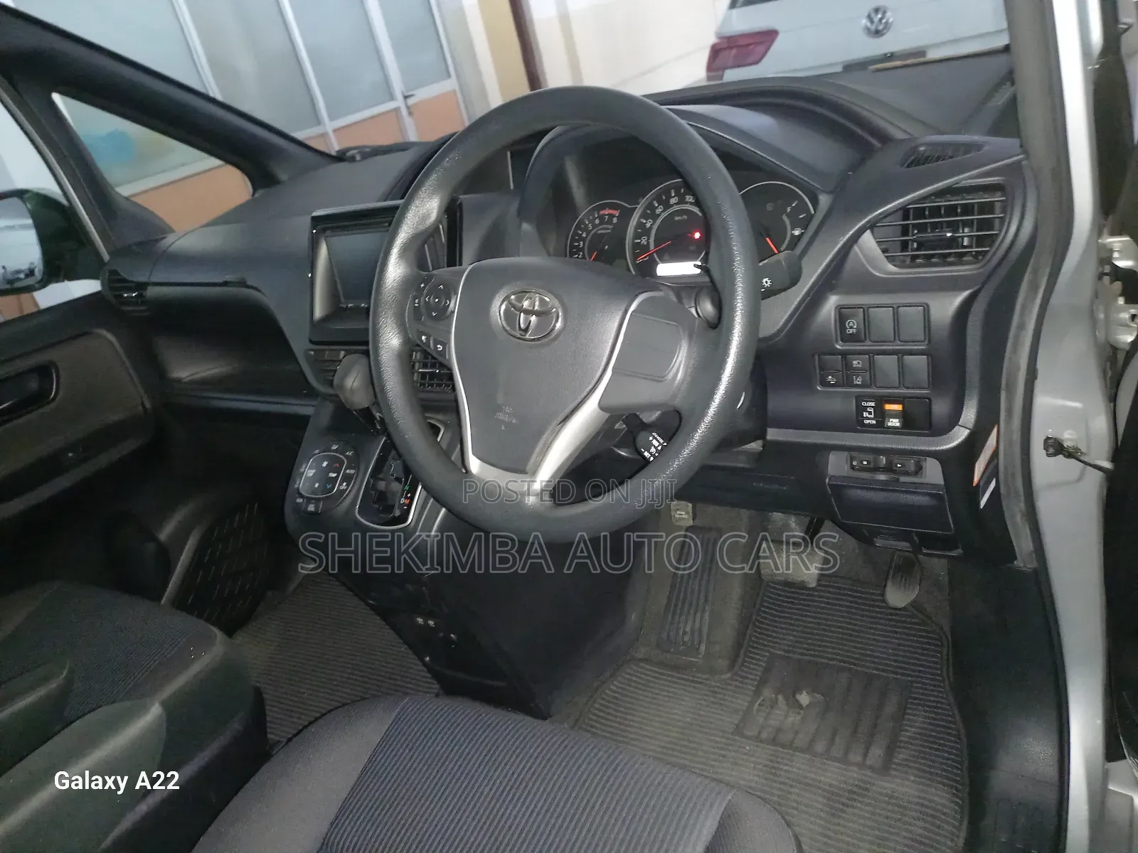 Toyota Voxy 2019 Silver
