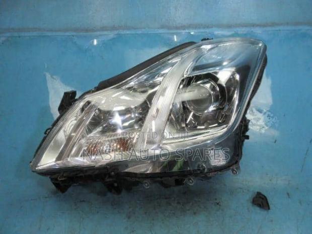Toyota Crown 2012 Headlight - main view