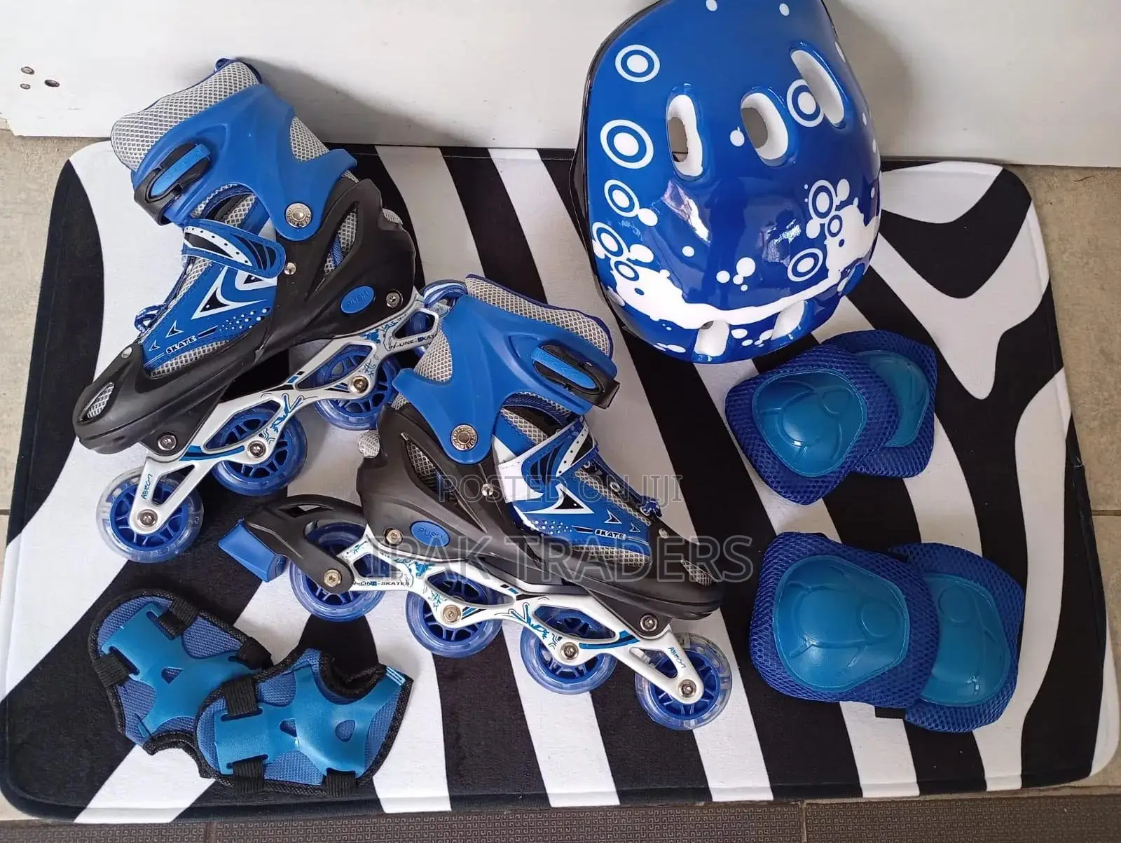 *Adjustable Inline Skates Set With Helmet Protective Guards