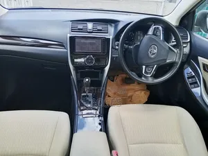 Toyota Premio 2019 Silver