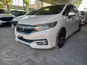 Honda Fit Shuttle 1.5 Hybrid 2WD 2019 White