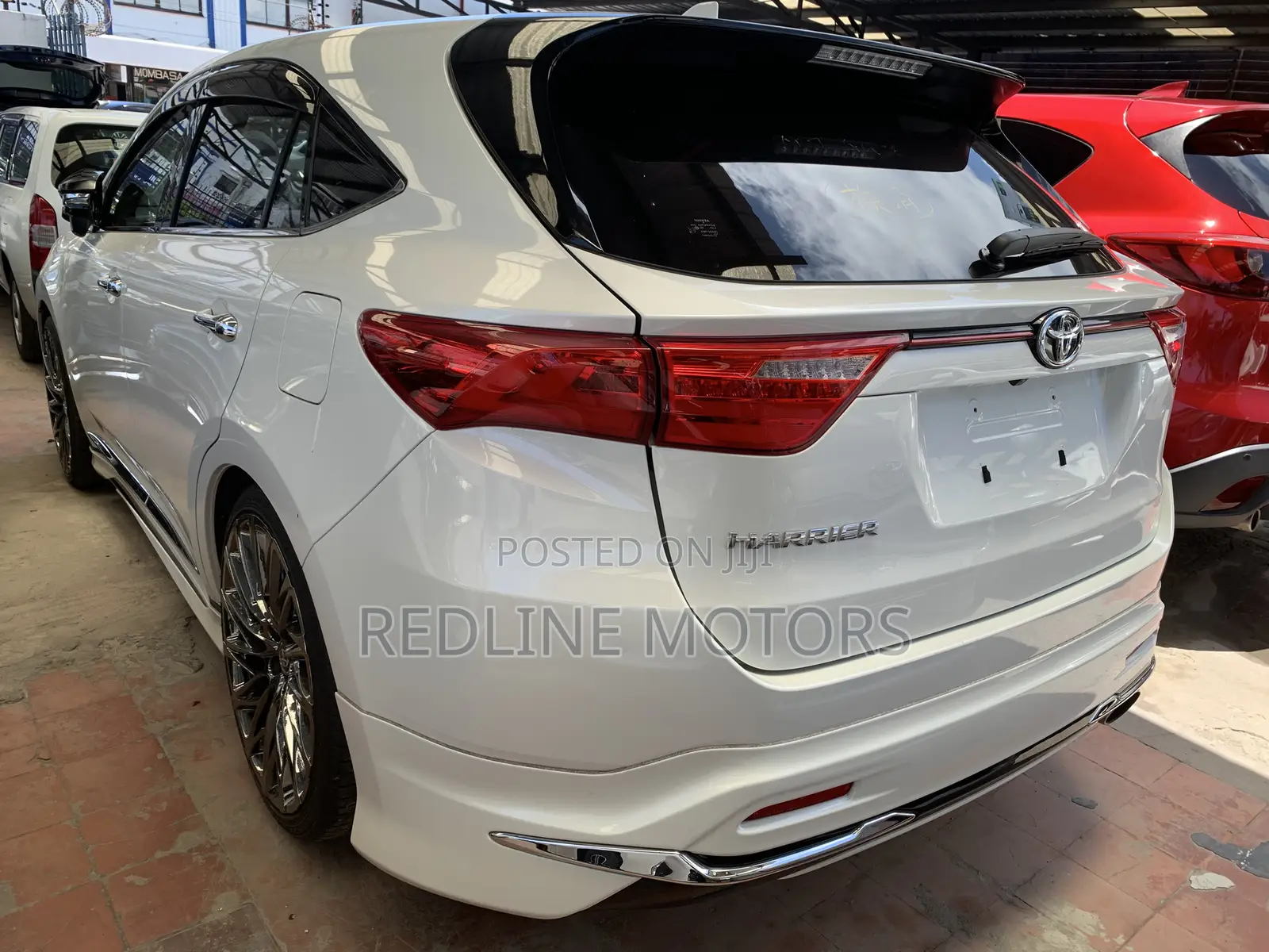 Toyota Harrier 2.0 4WD 2018 Pearl