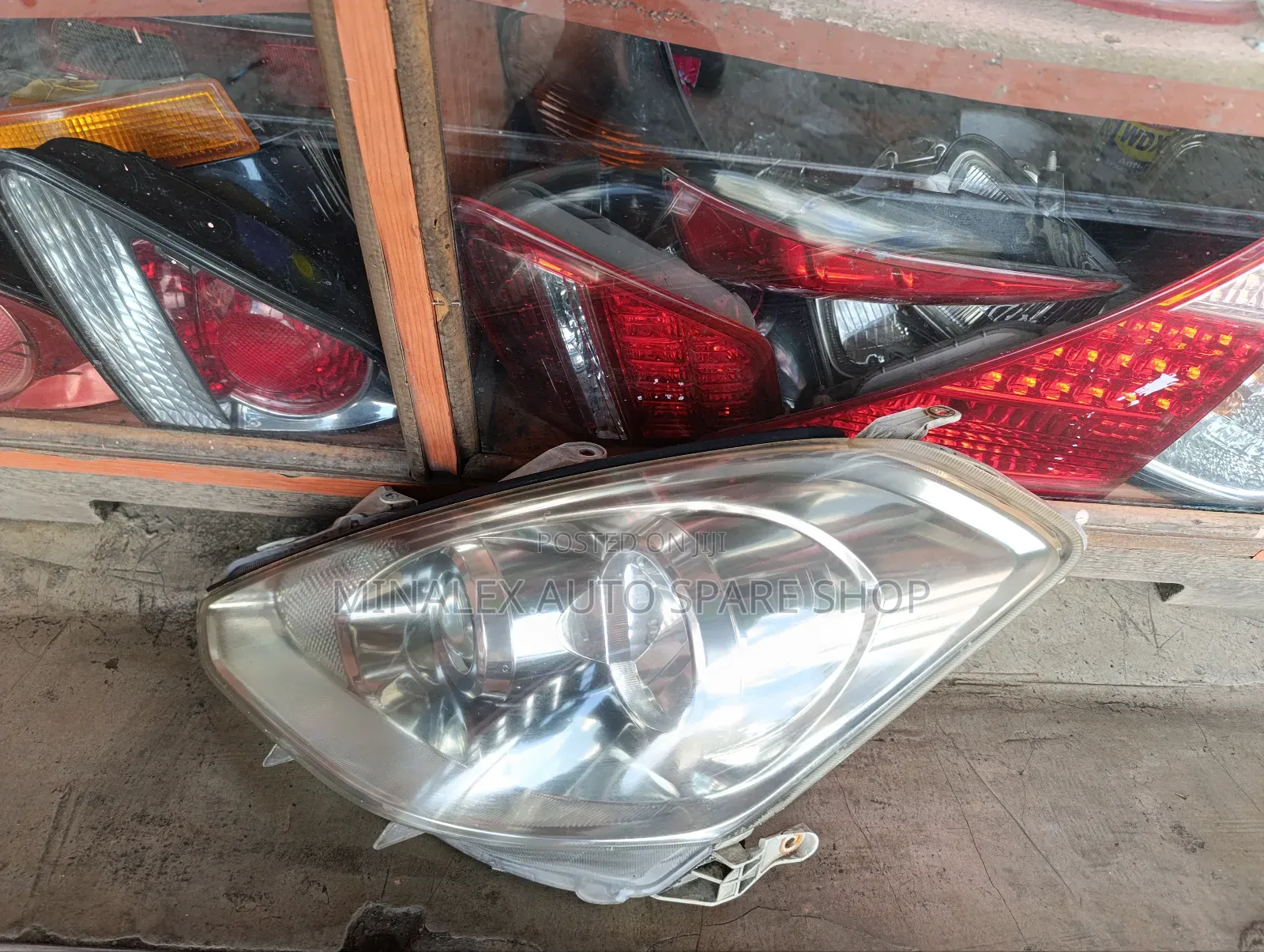 Caldina Chopper Headlight Zenon Type Left Side Complete Zenon Type
