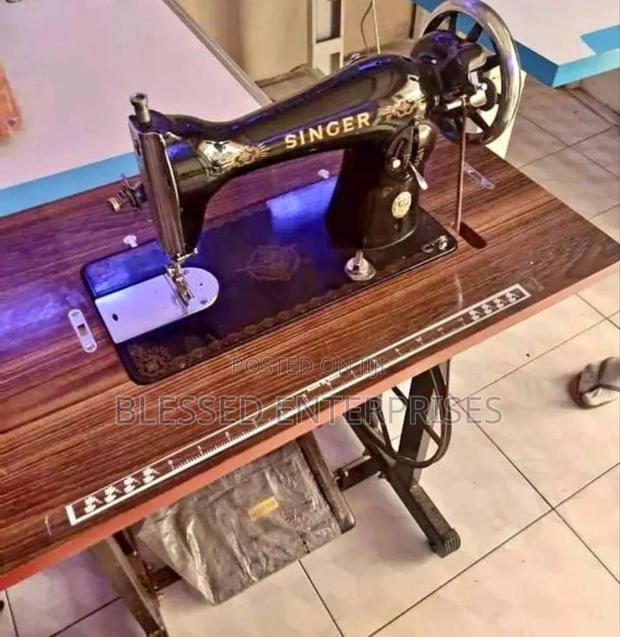 Complete Singer Sewing Machine/ Singer Sewing Machine